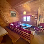 Hakkesetstolen Fjellstugu *
