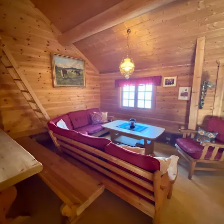 Hakkesetstolen Fjellstugu *