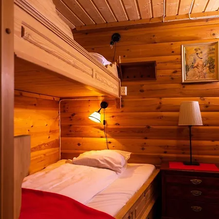 Hakkesetstolen Fjellstugu * Гейло